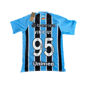 CAMISA DO GRÊMIO 2025 TRICOLOR N° 95 – M CARLOS VINICIUS AUTOGRAFADA